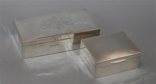 A late Victorian rectangular silver cigarette box with 1901 presentation inscription, Birmingham 1900, 19.5cm and